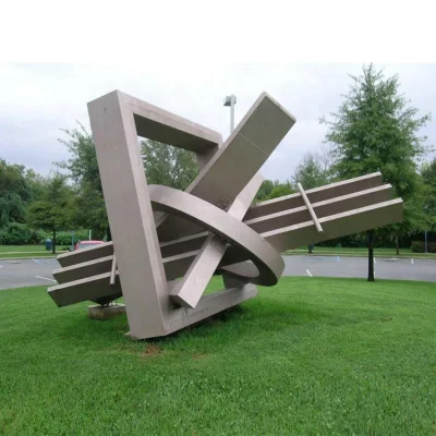Moderne große maßgeschneiderte Skulptur aus Edelstahl und Metall für den städtischen Garten