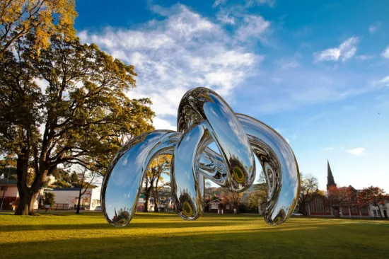 Spiegelpolierende Krabbenskulptur aus Edelstahl für den Außenbereich